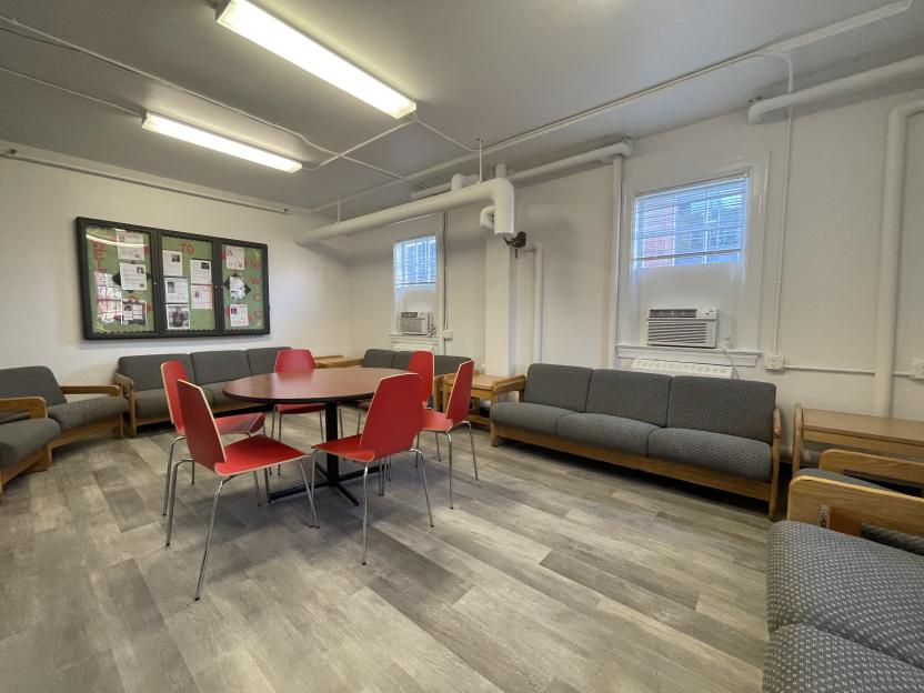 Renovated lounge area with sofas, chairs and a central table, providing a collaborative and welcoming space.