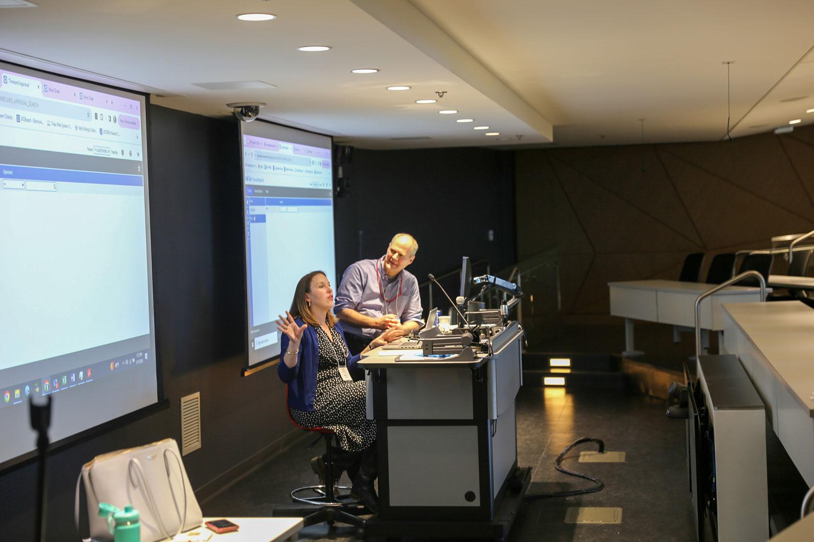 Kelly Ridings & Patrick Rhodes presenting
